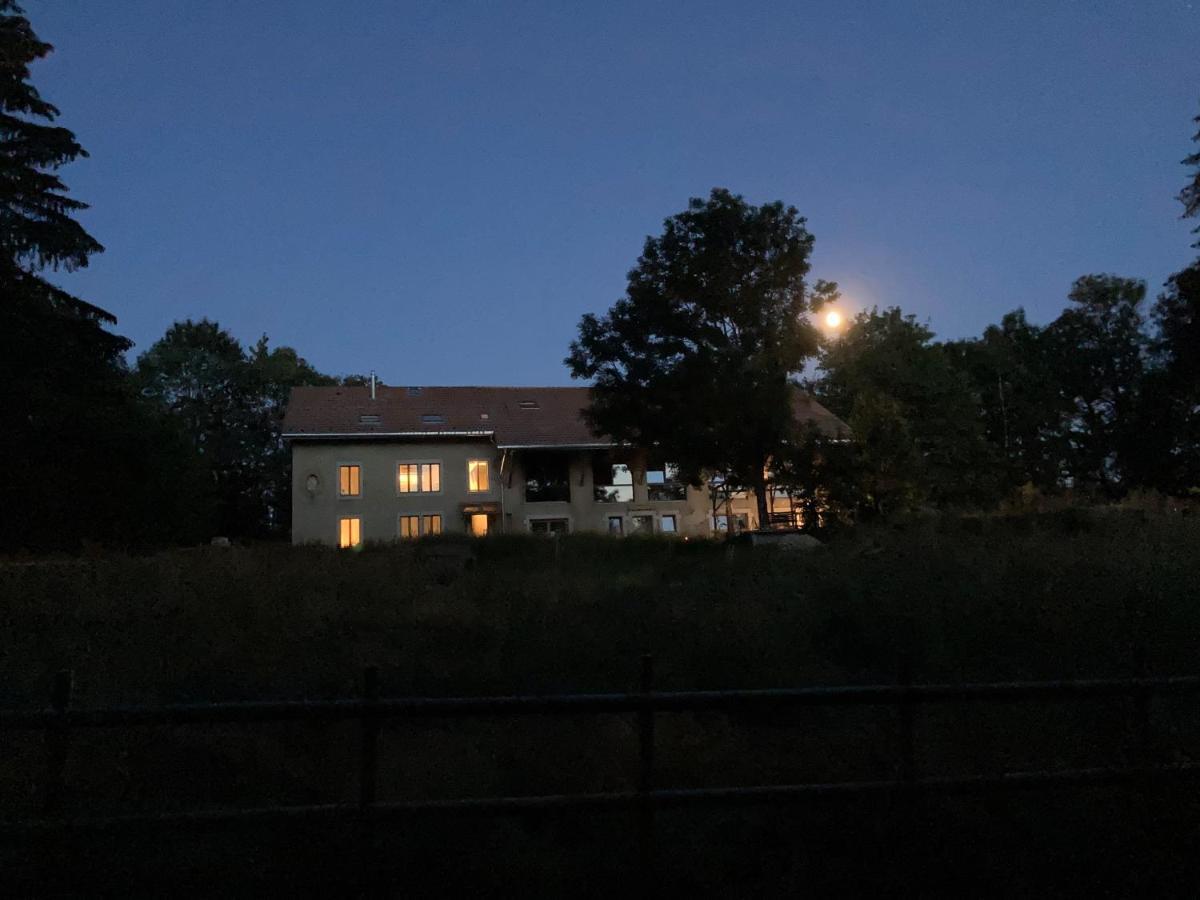Bed and Breakfast La Ferme Des Aretes Ла-Шо-де-Фон Экстерьер фото